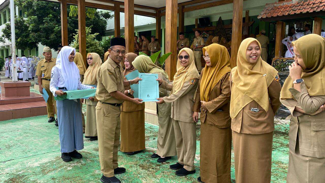 BACK TO SCHOOL SMA NEGERI 1 MOJOGEDANG